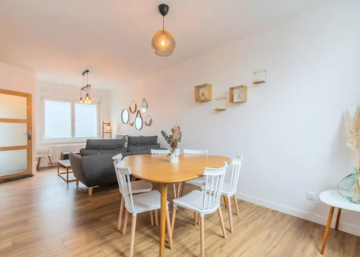 Maison d'hôtes Renovated House With Terrace 3 Bedrooms