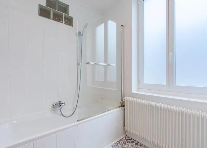 Maison d'hôtes Renovated House With Terrace 3 Bedrooms