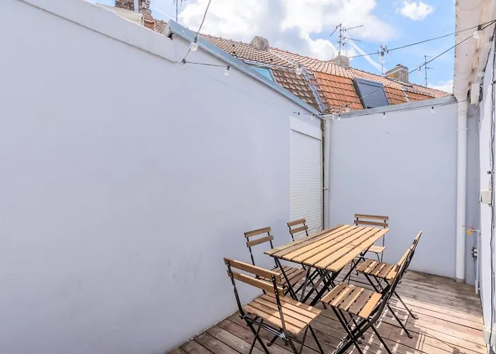 Maison d'hôtes Renovated House With Terrace 3 Bedrooms